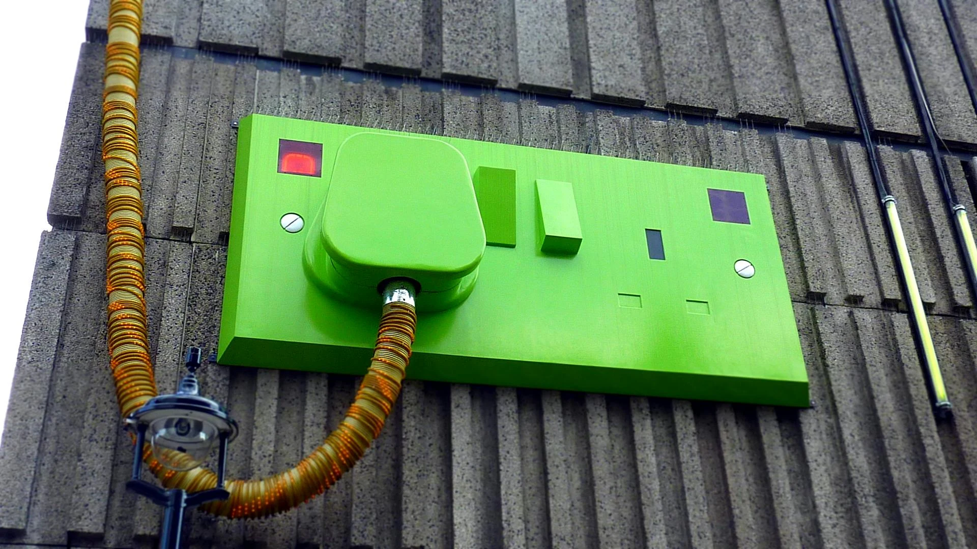 Electrical power infrastructure supplying a building